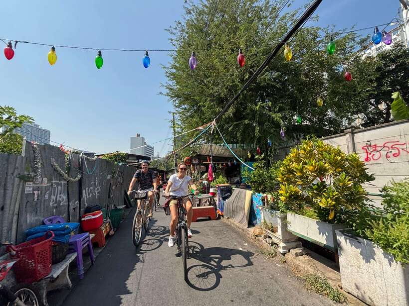 Bangkok: Bike, Boat & Food Tour in Thonburi - Wat Nak Prok and Wutthakat passes: why “pass by” still matters