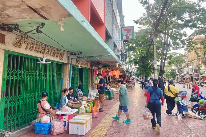 Bangkok: Boat Bliss Riverside Cruise Tour and Wat Arun Visit - Chinatown on foot, and why it feels connected to the river