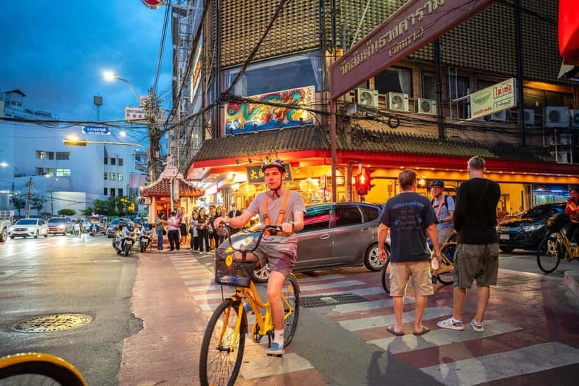Bangkok by Night Cycling Tour with Street-food Meal - Why Bangkok by Night Feels Different From Daytime