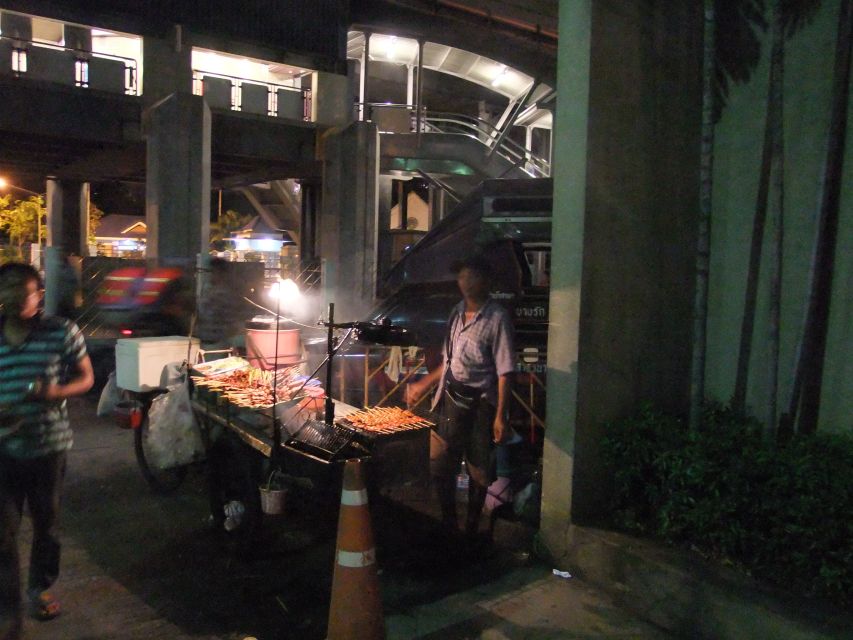Bangkok by Night Cycling Tour with Street-food Meal - Thonburi Neighborhoods, Real Local Pace, Friendly Smiles