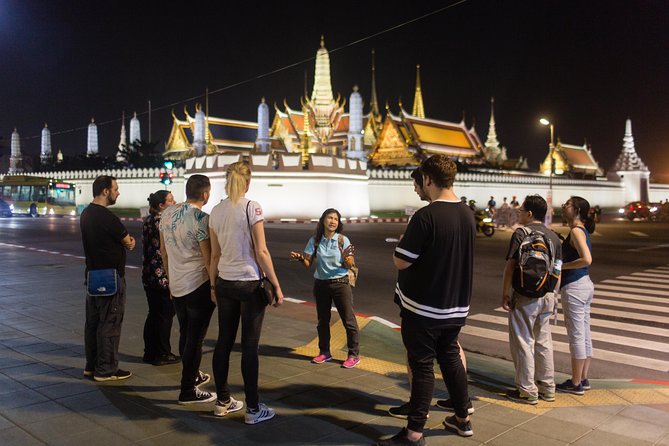 Bangkok by Night: Temples, Markets and Food Tuk-Tuk Tour - Pak Khlong Talat, the 24-hour flower market walk