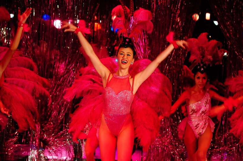 Bangkok: Calypso Cabaret Show with Thai Set Dinner - Photo time, tips, and why small cash matters