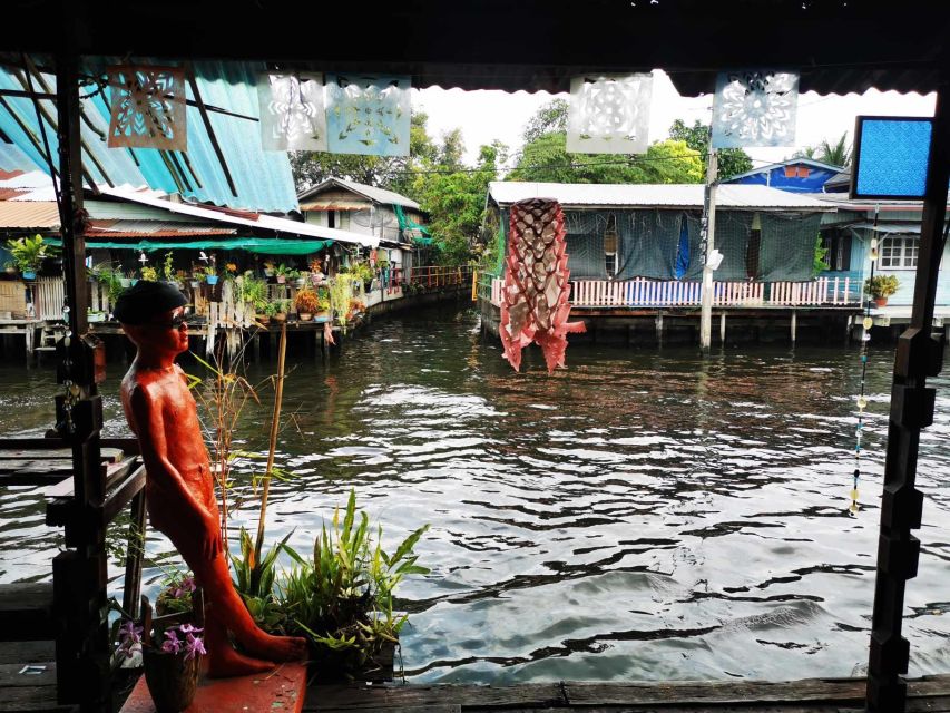 Bangkok: Canal Boat Tour, Big Buddha & Artist's House - Baan Silapin stop: the 100-year-old artist house and fish-feeding