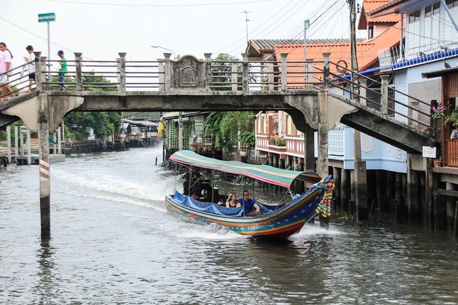 Bangkok Canal Tour by Boat and Bike - Wat Hong Rattanaram and the shrine for King Taksin