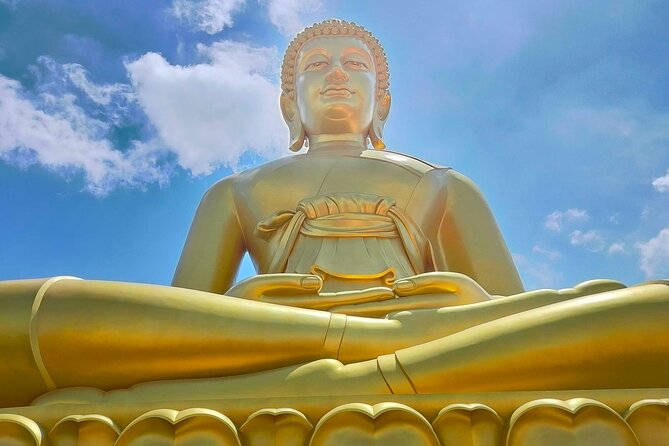 Bangkok Canal Tour: Chaophraya River and Wat Arun - Stop 1: Wat Paknam Phasi Charoen and its five-floor pagoda