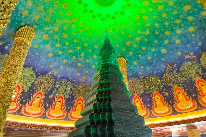 Bangkok Canal Tour: Chaophraya River and Wat Arun - Wat Arun: Temple of Dawn views along the Chao Phraya River