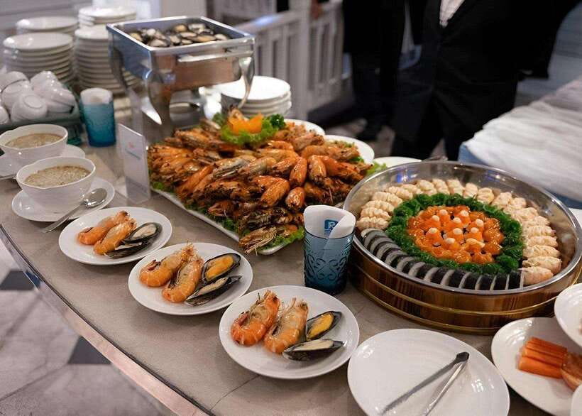 Bangkok: Carnival Dinner Cruise with Free-Flow Beer & Buffet - Riverside Bangkok Hotel to cruising at 7:30 pm, step by step