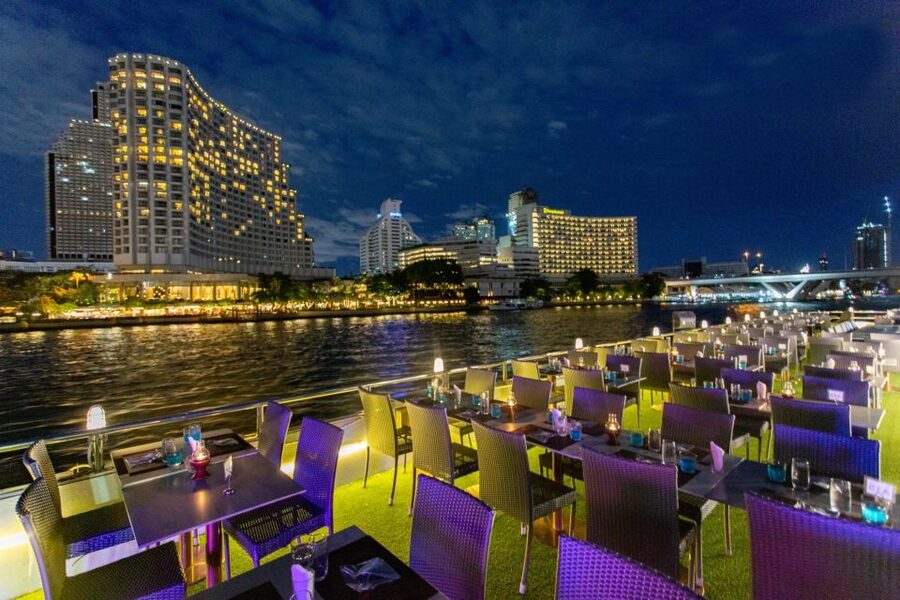 Bangkok: Chao Phraya Alangka Cruise at Icon Siam - Live band and Thai classical dance: how the energy shifts during the cruise