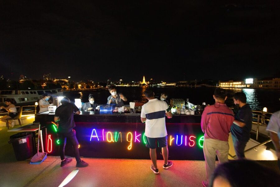 Bangkok: Chao Phraya Alangka Cruise at Icon Siam - Getting to Icon Siam and Pier 4: timing is everything
