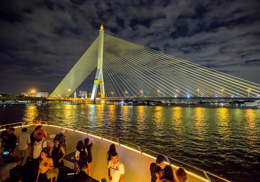 Bangkok: Chao Phraya Princess Dinner Cruise Ticket - Why a dinner cruise on the Chao Phraya works so well