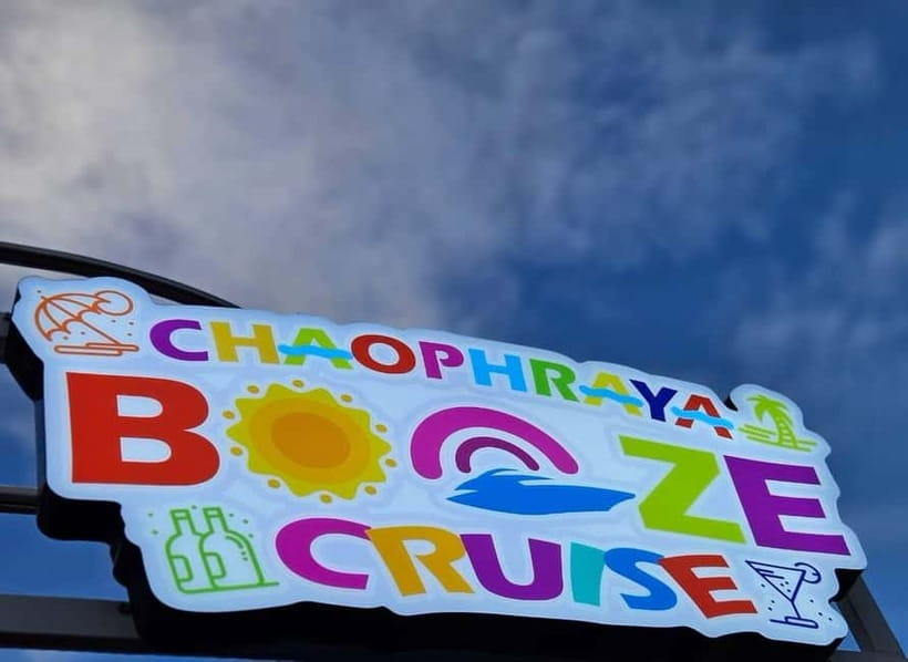Bangkok : Chaophraya Booze Cruise – Drinks Onboard - The onboard vibe: music, casual seating, and a river breeze