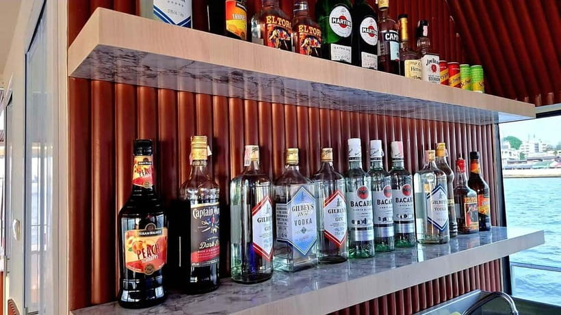 Bangkok : Chaophraya Booze Cruise – Drinks Onboard - Snacks onboard, and how to keep the night easy