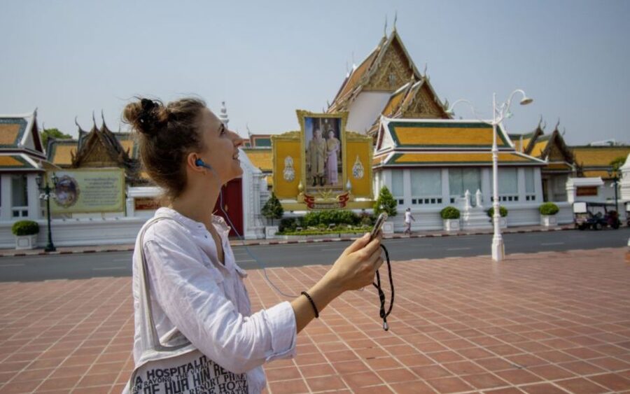 Bangkok: Chinatown Night Walking Tour and Hop On Hop Off Bus - Vox City app: turning one day into a mini circuit