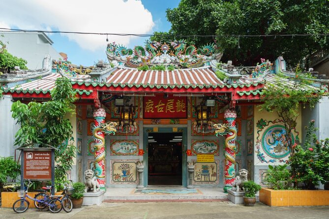 Bangkok Chinatown: Self-Guided Mystery Puzzle Quest - Wat Traimit: the 5.5-ton Golden Buddha moment