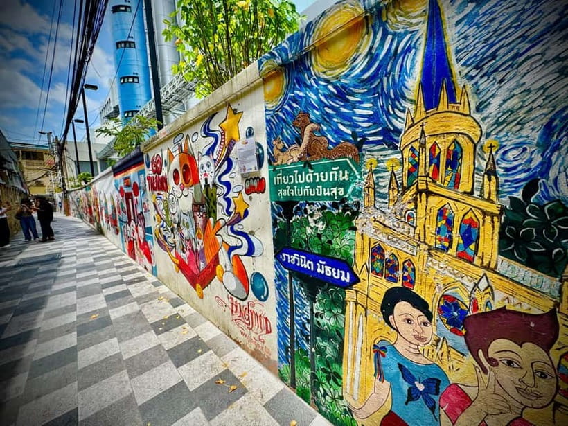 Bangkok: Chinatown & Taladnoi Street Art Guided Walking Tour - Wat Traimit and the Golden Buddha: legend you can actually see