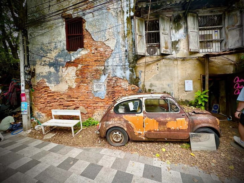 Bangkok: Chinatown & Taladnoi Street Art Guided Walking Tour - Wat Pathum Khongkha: a quieter pocket of royal calm