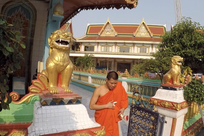 Bangkok City Culture Tour by Bike - Benjakitti Park: a green break inside the Sukhumvit skyline