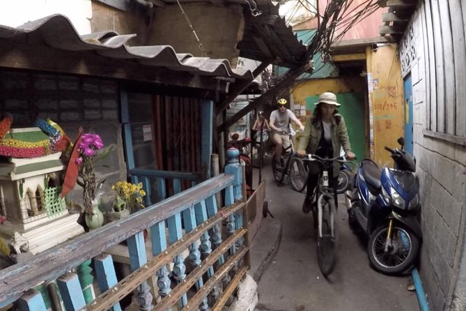 Bangkok City Culture Tour by Bike - Wat Chong Lom: temple culture basics you can actually use