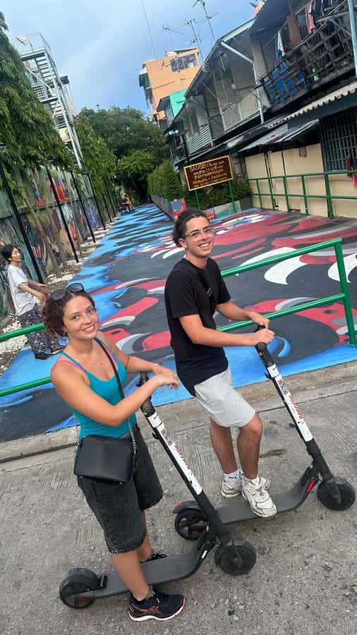 Bangkok: City Highlights Electric Scooter Tour - Safety and comfort: what the included gear accomplishes