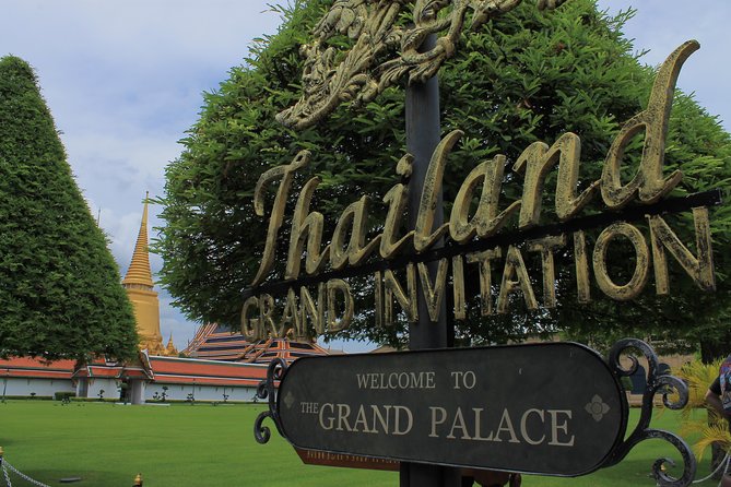 Bangkok: City Highlights Temple and Market Walking Tour - Wat Pho Option: Reclining Buddha, Marble Medical Lessons, and Thai Massage Origins