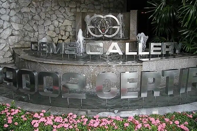 Bangkok City Tour with Guided Temple Visits and Shared Transfers - Gems Gallery Bangkok: a one-hour showroom and presentation stop
