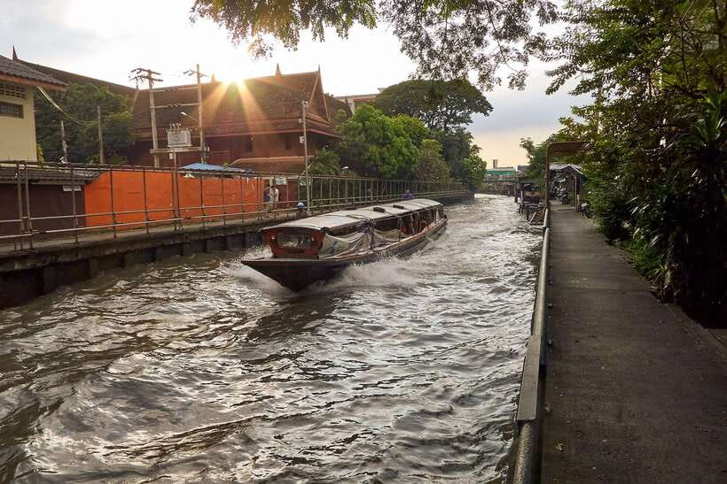 Bangkok Classic Discovery - Wat Saket and the walking breaks that keep it human