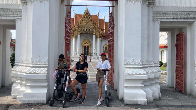 Bangkok Classic Discovery - Democracy Monument and the first temple walk: getting bearings fast