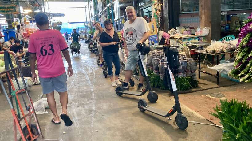 Bangkok Classic Discovery - Wat Suthat and the Giant Swing: guided details plus room to wander