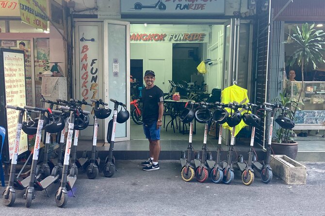 Bangkok Classic E-Scooter &/or Bike Trip - Wat Arun and Wat Kalayanamit, where temple details meet real streets