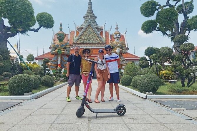 Bangkok Classic E-Scooter &/or Bike Trip - Yodpiman Market flower stop and Phra Pin-klao Bridge views