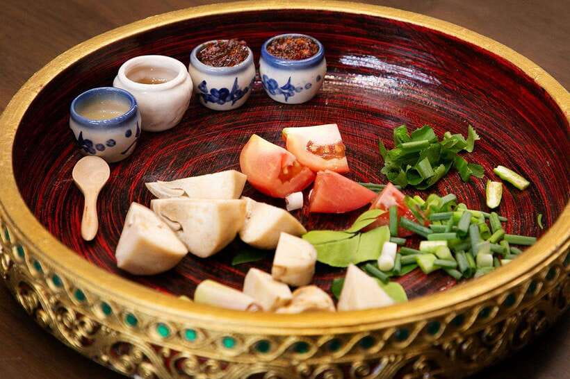 Bangkok: Cooking Class with Market Visit & Tuk Tuk Ride - Languages and How the Class Works With Translation
