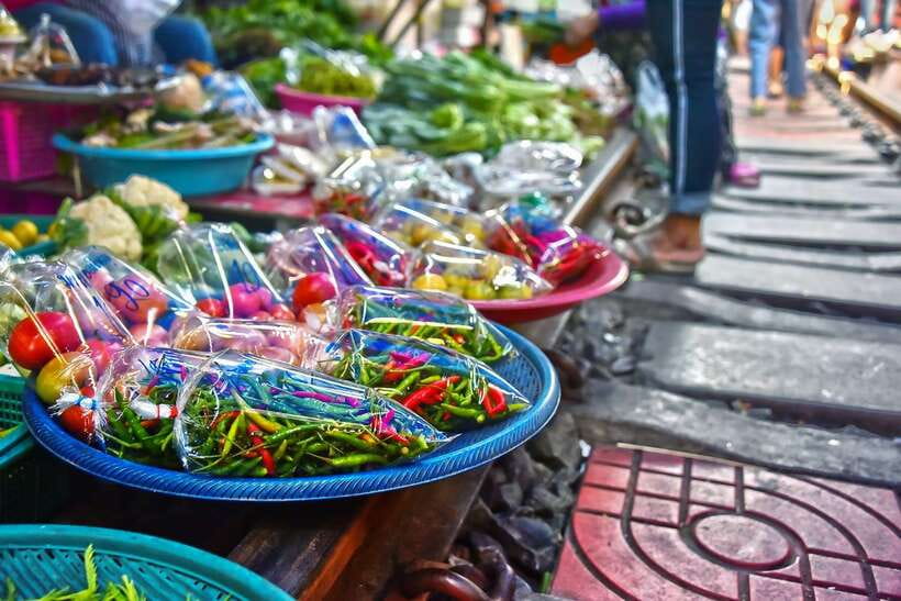 Bangkok: Damnoen Saduak Market and Maeklong Railway Market - Timing and Comfort: Early Pickup, Heat, and the Reality of Bangkok Roads