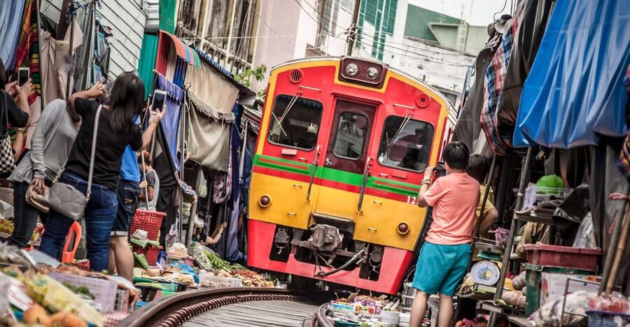 Bangkok: Damnoen Saduak, Train Market & Mahanakhon Day Trip - Starting in Bangkok: Asoke meeting point and why the timing matters