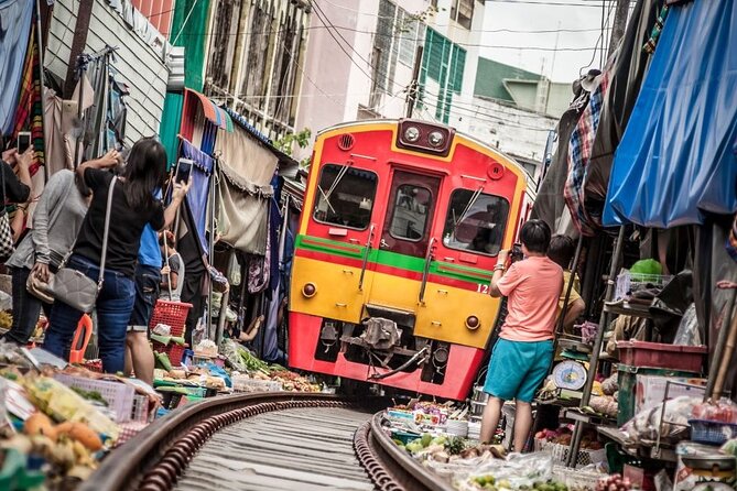 Bangkok Damnoen Saduak, Train Market, Mahanakhon Skywalk - Mae Klong Railway Market: watching the train leave