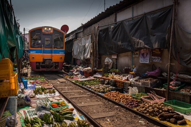 Bangkok Damnoen Saduak, Train Market, Mahanakhon Skywalk - Price and value: what $27.67 really covers