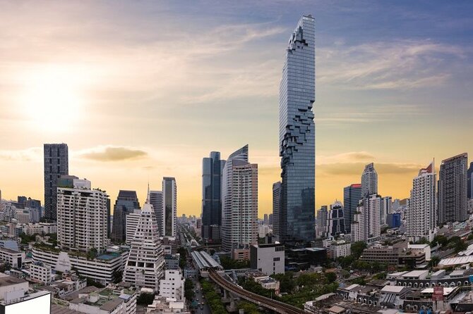 Bangkok Damnoen Saduak, Train Market, Mahanakhon Skywalk - Small group size: why max 12 feels better on a long day