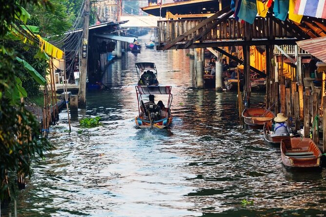 Bangkok Damnoen Saduak, Train Market, Mahanakhon Skywalk - Getting the timing right: how to enjoy each transfer