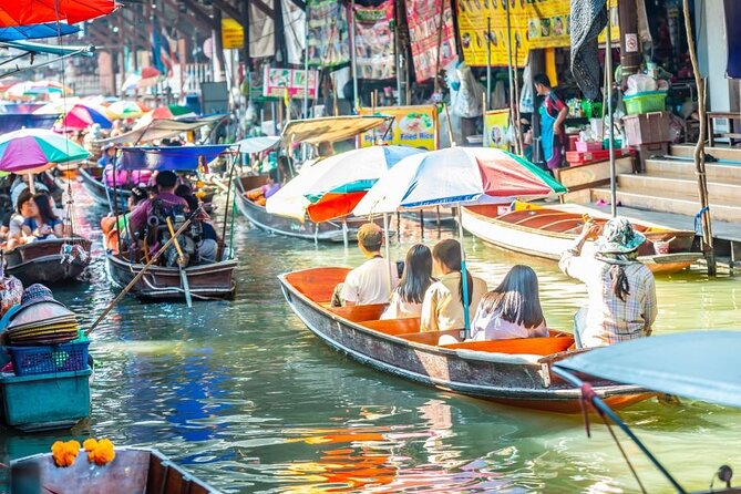Bangkok Damnoen Saduak, Train Market, Mahanakhon Skywalk - Damnoen Saduak floating market: paddle boat first, then food time