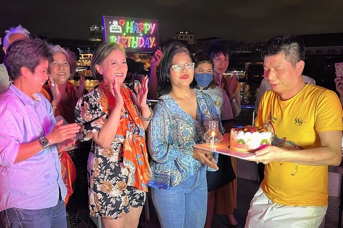 Bangkok Dinner Cruise with Intl Buffet, Live Music & Hotel Pickup - Buffet and Seafood: What Unlimited Really Means for Your Night