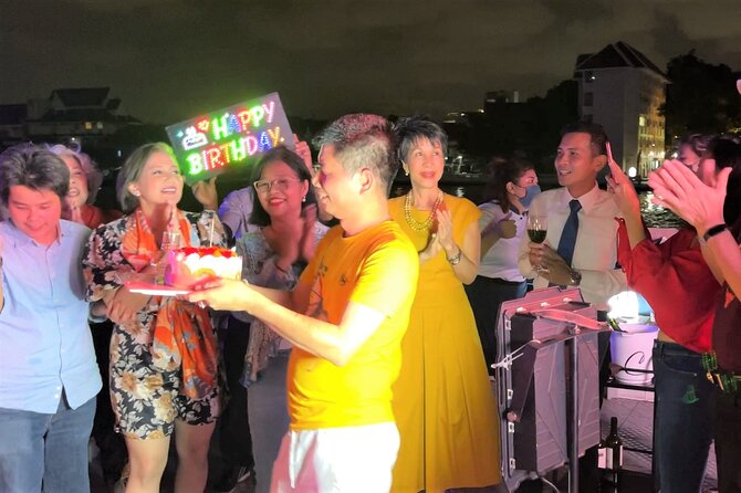 Bangkok Dinner Cruise with Intl Buffet, Live Music & Hotel Pickup - The Chao Phraya Route at Night: Big Landmarks, Clear Order