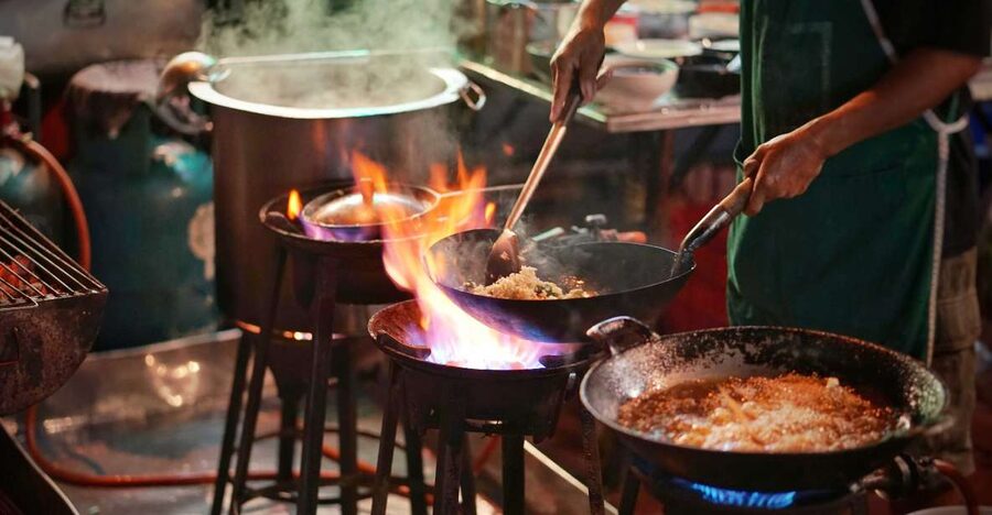 Bangkok: Discover a Taste of Chinatown – 2 Hr Walking Tour - The Food Stops: Michelin-Listed Noodles, Crispy Dough Sticks, and Dim Sum Options