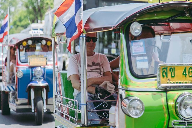 Bangkok Electric Tuk Tuk: Thonburi, Wang Lang & Food Tour - The riverside cafe break: a breather with real views