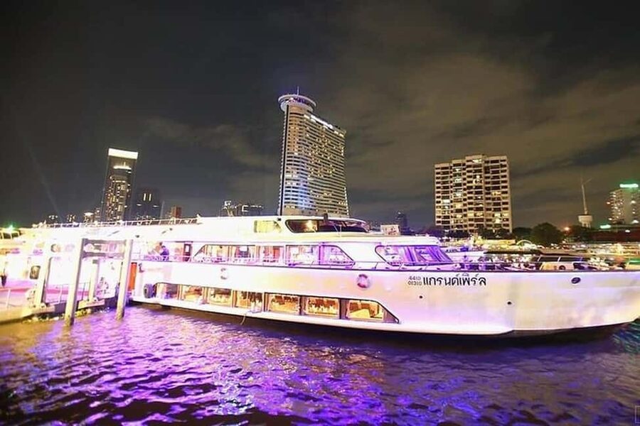 Bangkok: Evening Dinner Cruise with Live Music Chao Phraya - Why a Chao Phraya dinner cruise beats a normal night out