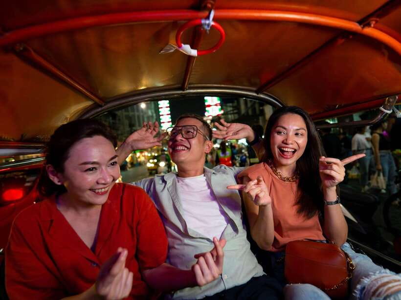 Bangkok: Evening Tour with Wat Arun, Wat Pho & Tuk Tuk Ride - Wat Pho: the reclining Buddha and the calm rules