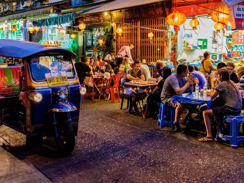 Bangkok: Evening Tour with Wat Arun, Wat Pho & Tuk Tuk Ride - The guide makes or breaks it, and this tour has strong ones
