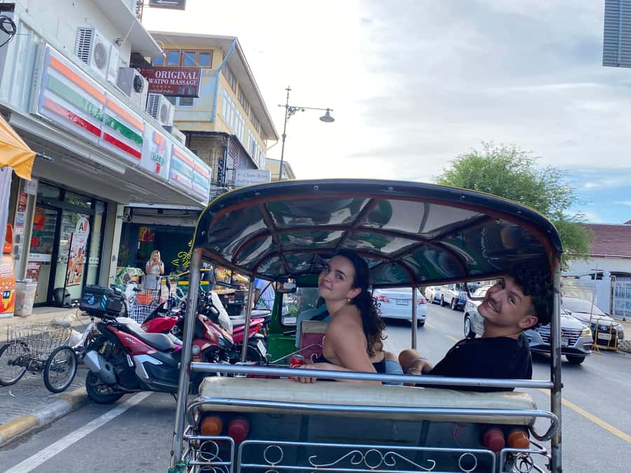 Bangkok: explore Wat Pho + tuk tuk sightseeing - Chinatown at the end: shopping and atmosphere, your choice