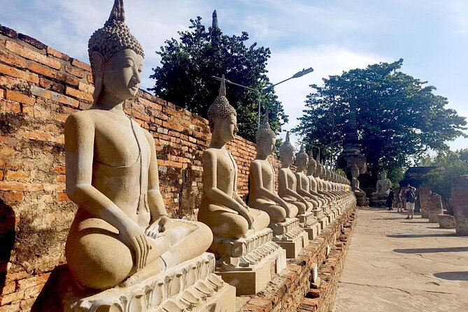 Bangkok Famous Temples sightseeing with Chinatown - Entering the Temple World: Wat Phra Chetuphon and Wat Phra Kaew