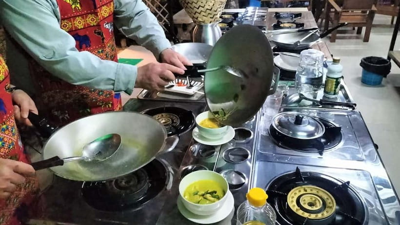 Bangkok: Favourite Thai Flavors Cooking Class by Smart Cook - Your instructor: the teaching style, not the costume