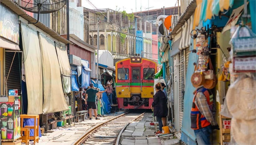 Bangkok: Floating Market, Phra Pathom Pagoda & Cafes Tour - Who should book this tour, and who should skip it