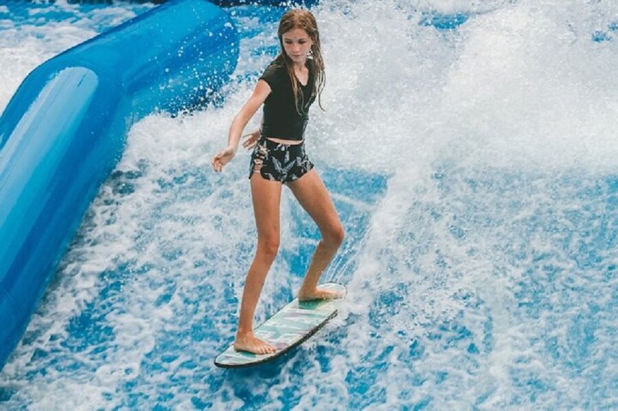 Bangkok: Fun Flow riding at Flow House Bangkok - One hour on the FlowRider: what “shared lane” really means